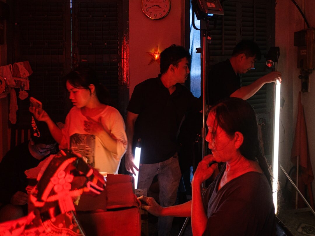 Sesion de grabacion de serie documental en estudio